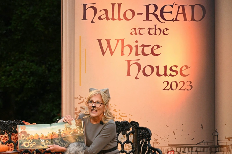 US-POLITICS-BIDEN-HALLOWEEN US First Lady Jill Biden, dressed a Willow the cat, reads books to children during a Halloween celebration on the South Lawn of the White House in Washington, DC, on October 30, 2023. (Photo by Mandel NGAN / AFP) (Photo by MANDEL NGAN/AFP via Getty Images)